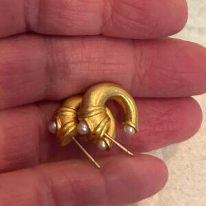 Small Gold Hoop Earrings with Pearls